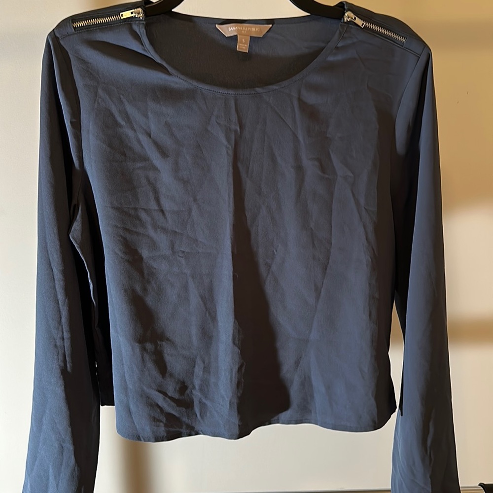 Bluish-gray women’s blouse. Long sleeved. Small. Banana Republic. Like New.